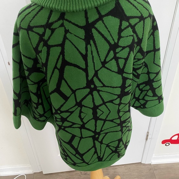 Vintage 90s wool knitted cape . - Picture 3 of 4